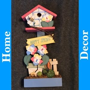 "Happy Spring" Birdhouse & Bee Sign